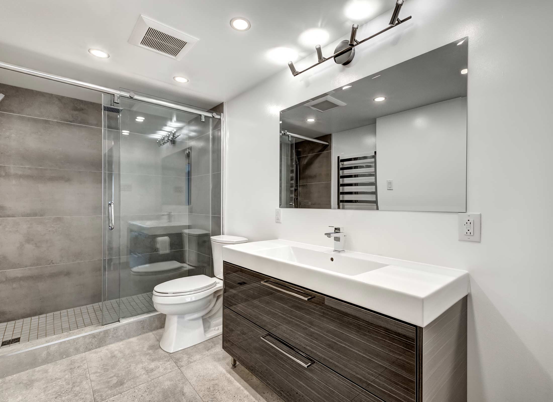 Bathroom Interior with Rectangle Mirror