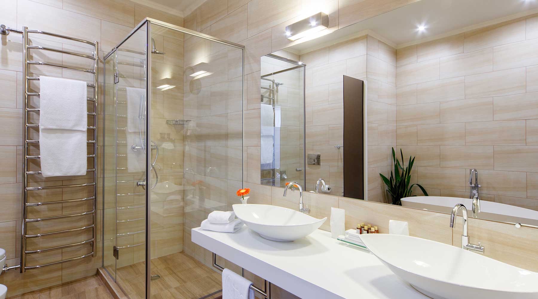 How Do Hotels Keep Glass Shower Doors Clean?